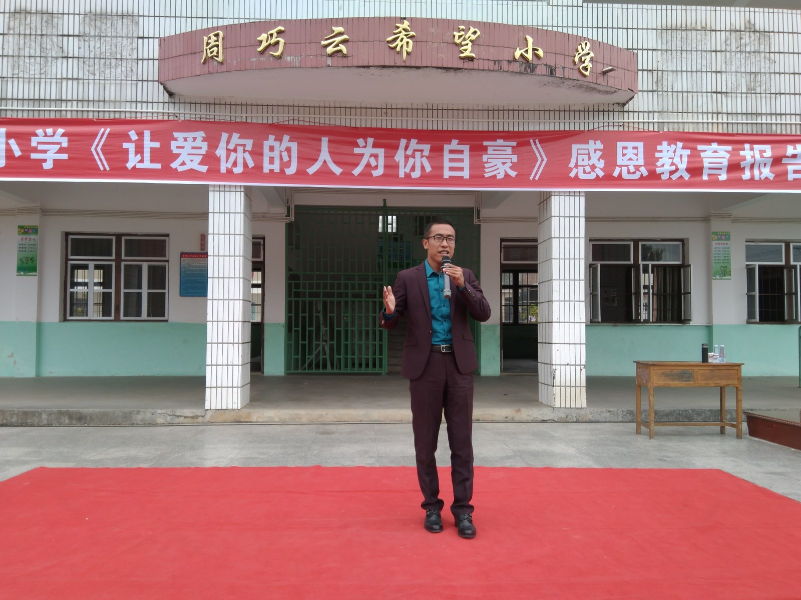 5a30c57c2715d.jpg