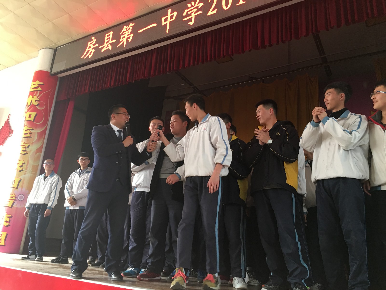 5ab1a7446f5b5.jpg