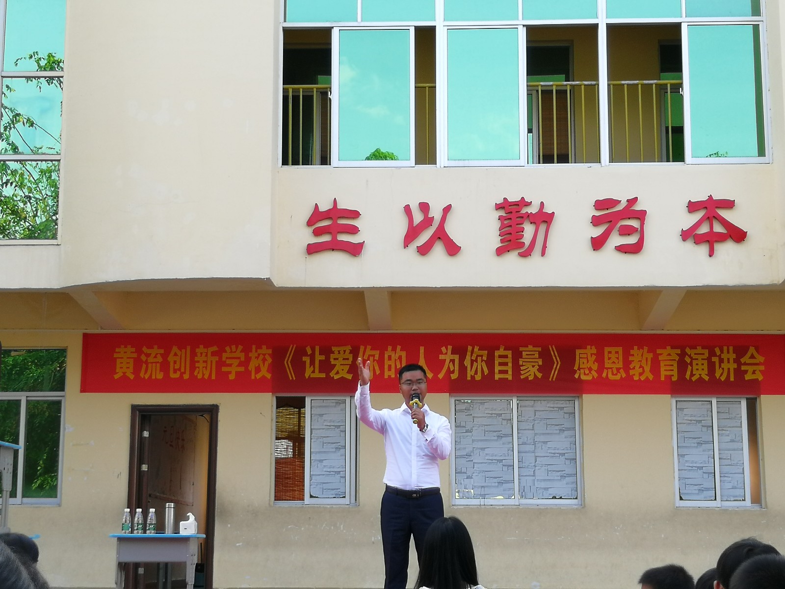 5ab1a9e48a601.jpg