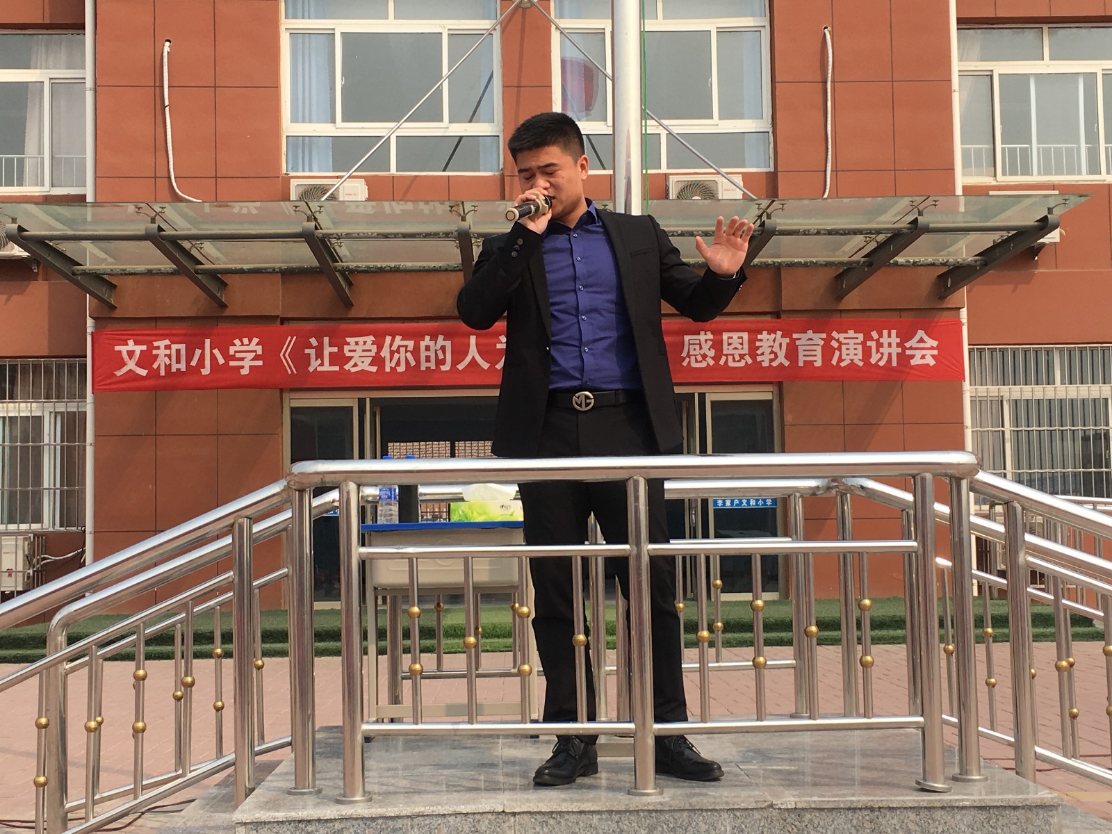 5ab364ae74cc6.jpg