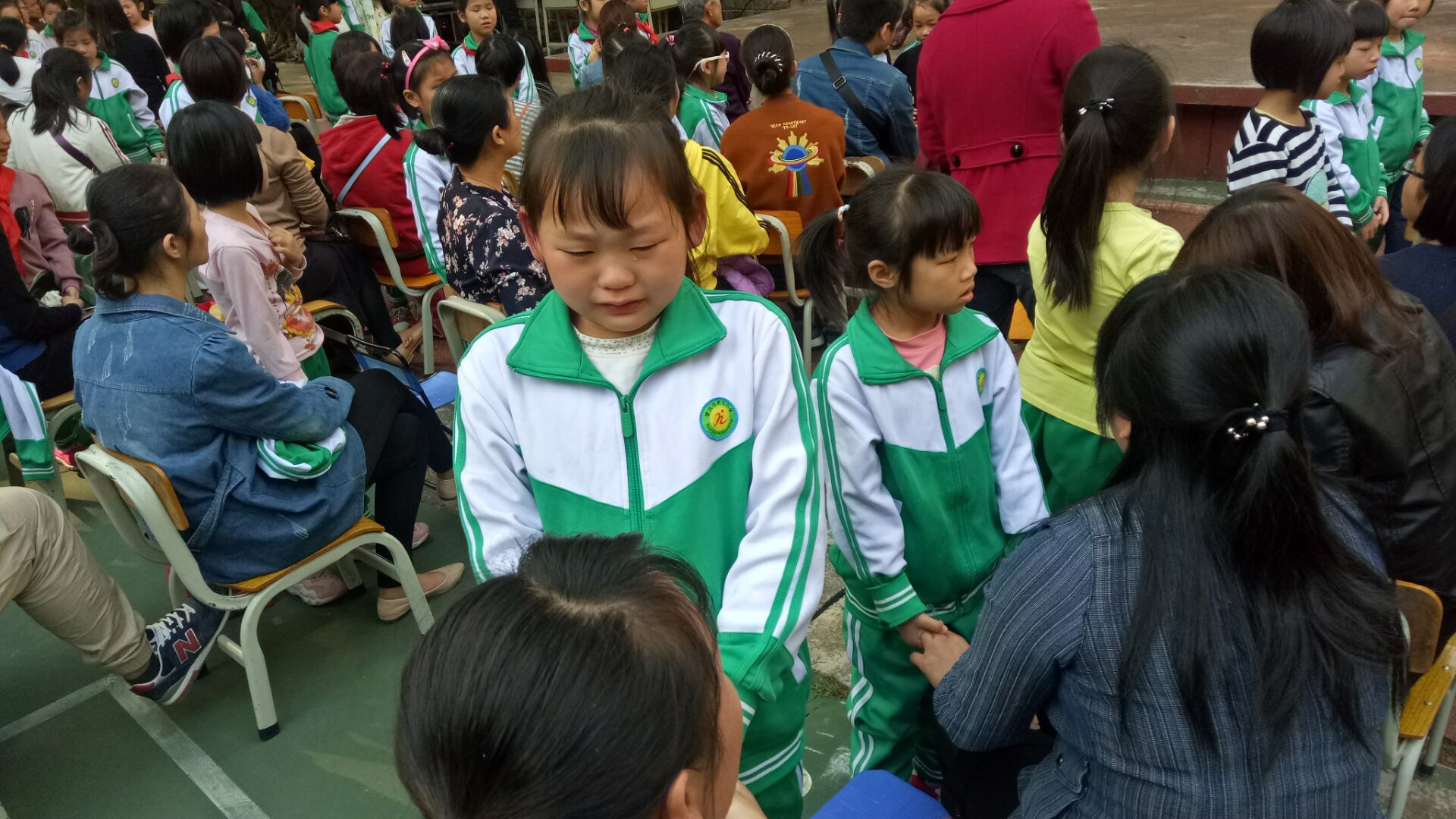 5ab3773e2feab.jpg
