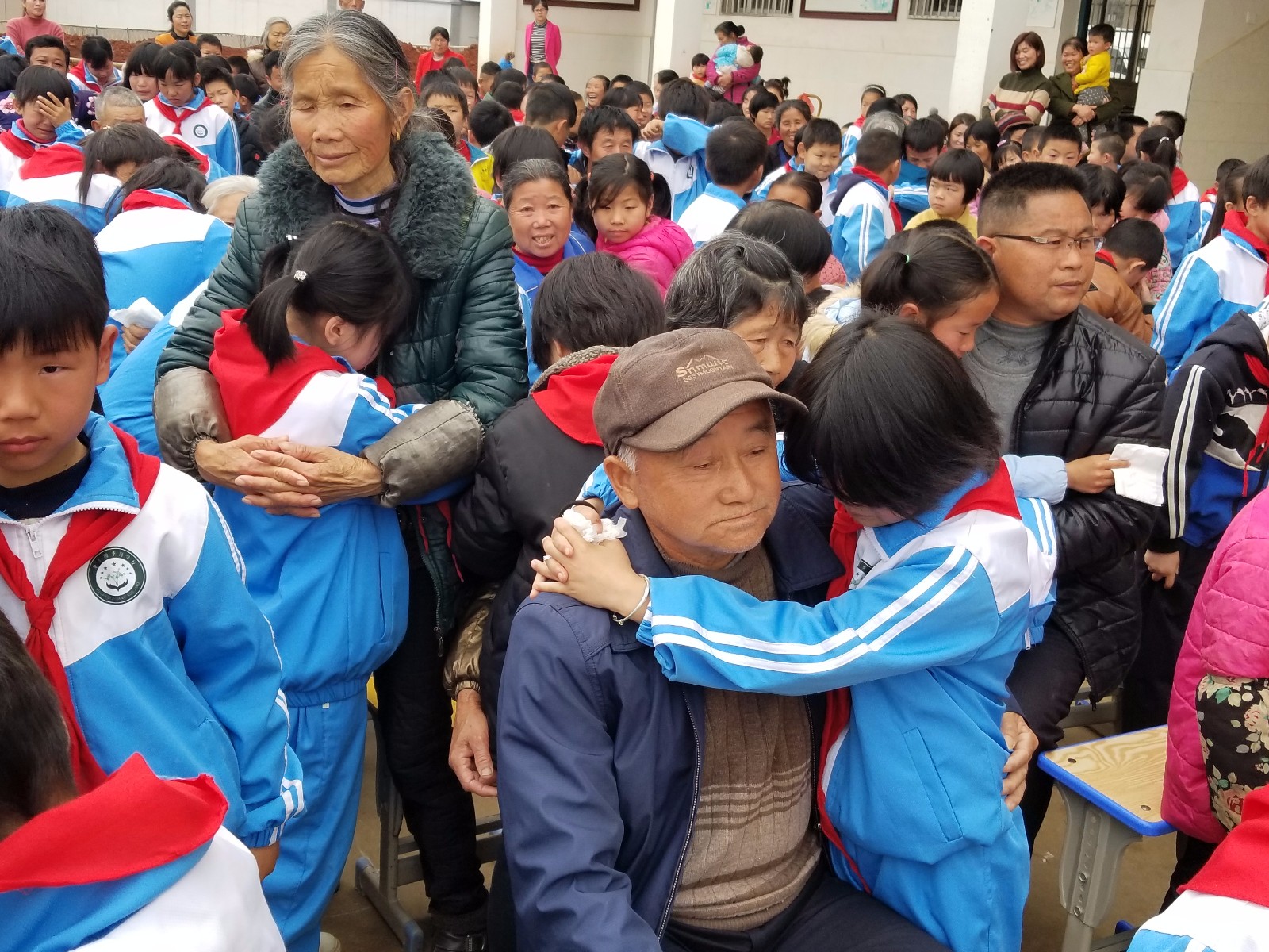 5ab890ea8a335.jpg