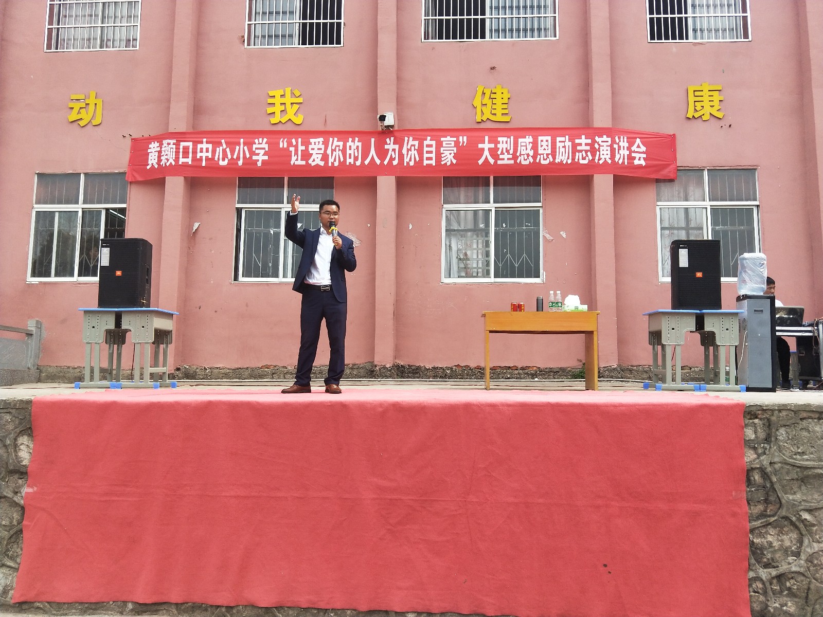 5abc8788ce561.jpg