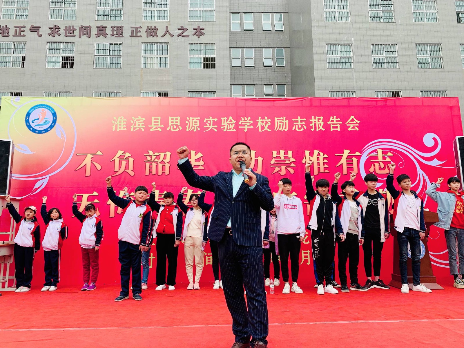 5c9ae659ed03e.jpg