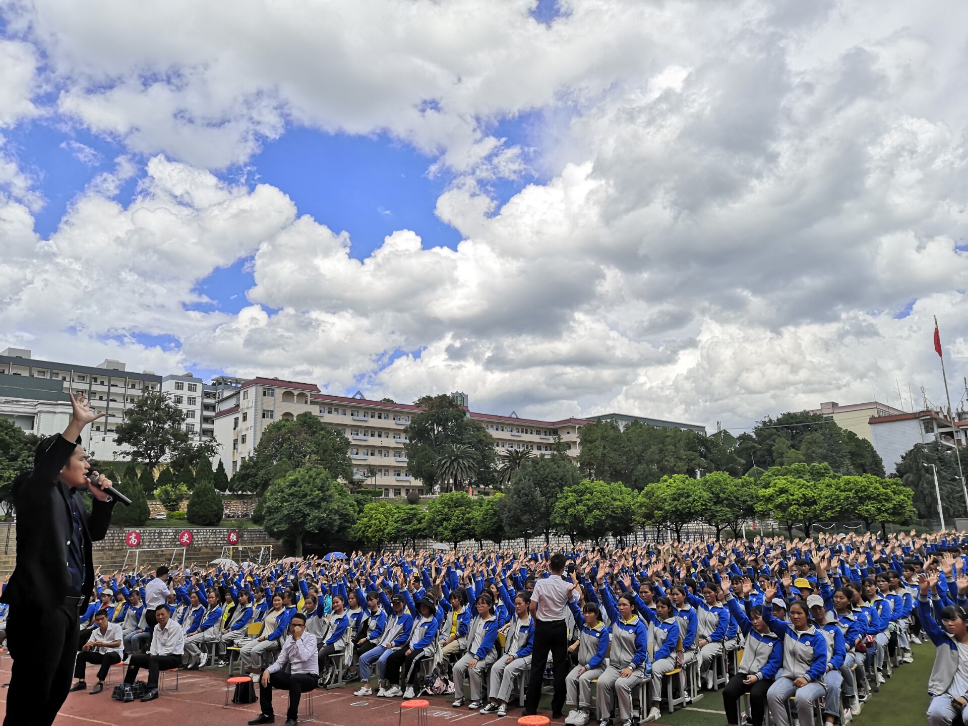 5d7594886cdfd.jpg