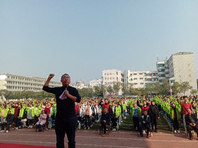 2019.11.23 湖北省宜城市第二中学 主讲:善朝教育   吴畏老师