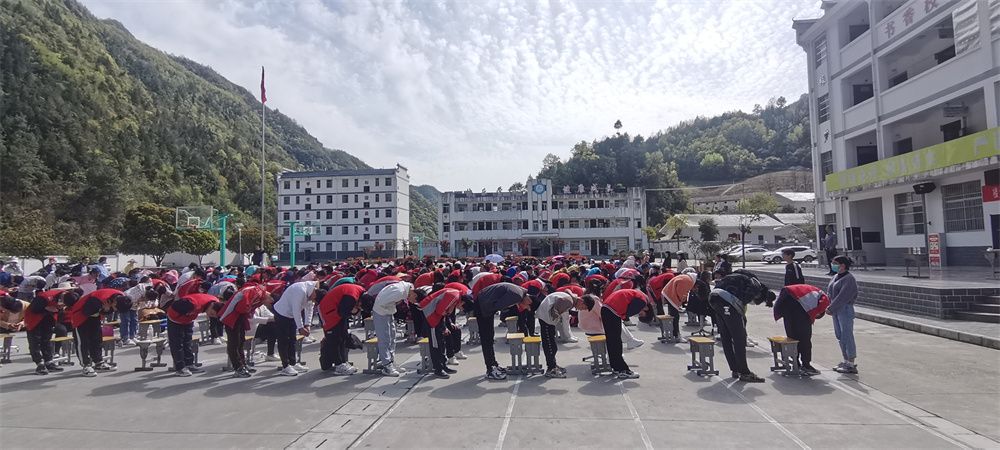 3.30湖北省十堰市竹山县楼台乡楼台九年制学校宋攀印老师