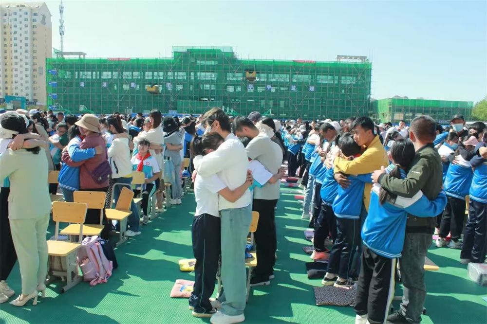 6.5内蒙古赤峰市巴林右旗大板实验小学杨景谕