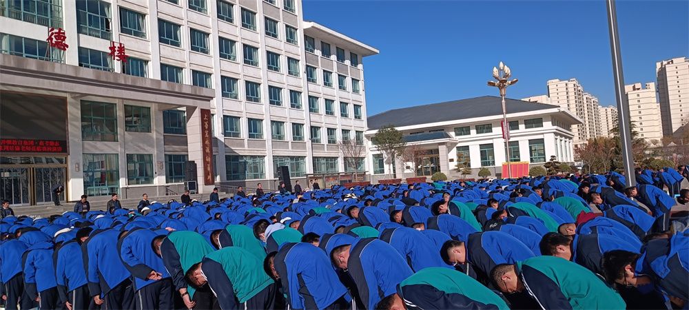11.19甘肃省平凉市庄浪县第四中学挑战高考极限     梦想成就未来周廷谕老师