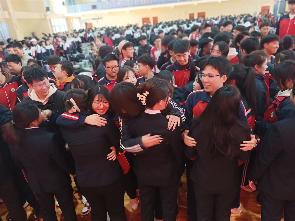 2月29日内蒙古自治区鄂尔多斯鄂托克旗高级中学《战百日 夺金榜》王弘韬老师
