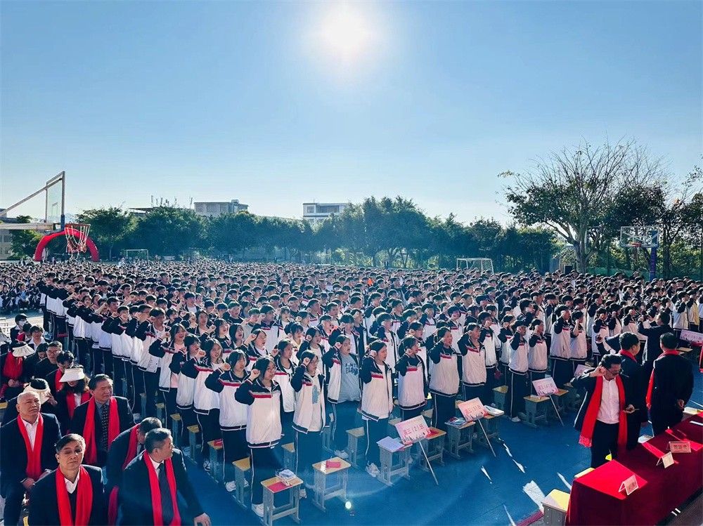 3月5日贵州兴义崇文中学《决战高考  为梦而战》杨景谕老师