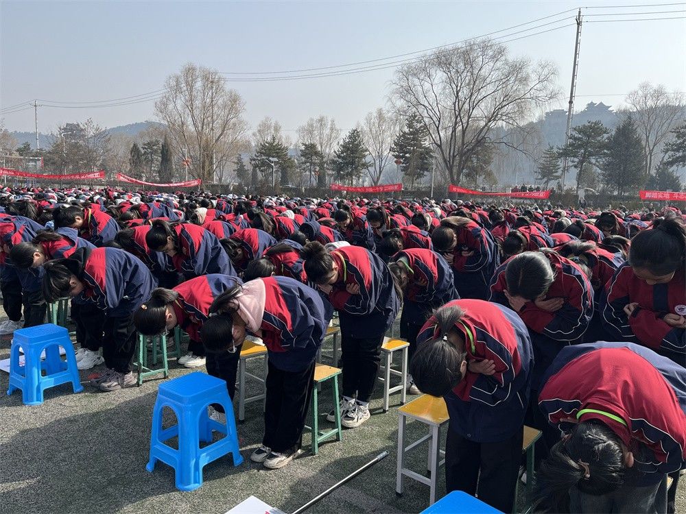 3月11日山西临汾市安泽县第二中学《实现中考跨越  成就美好未来》武立斌老师