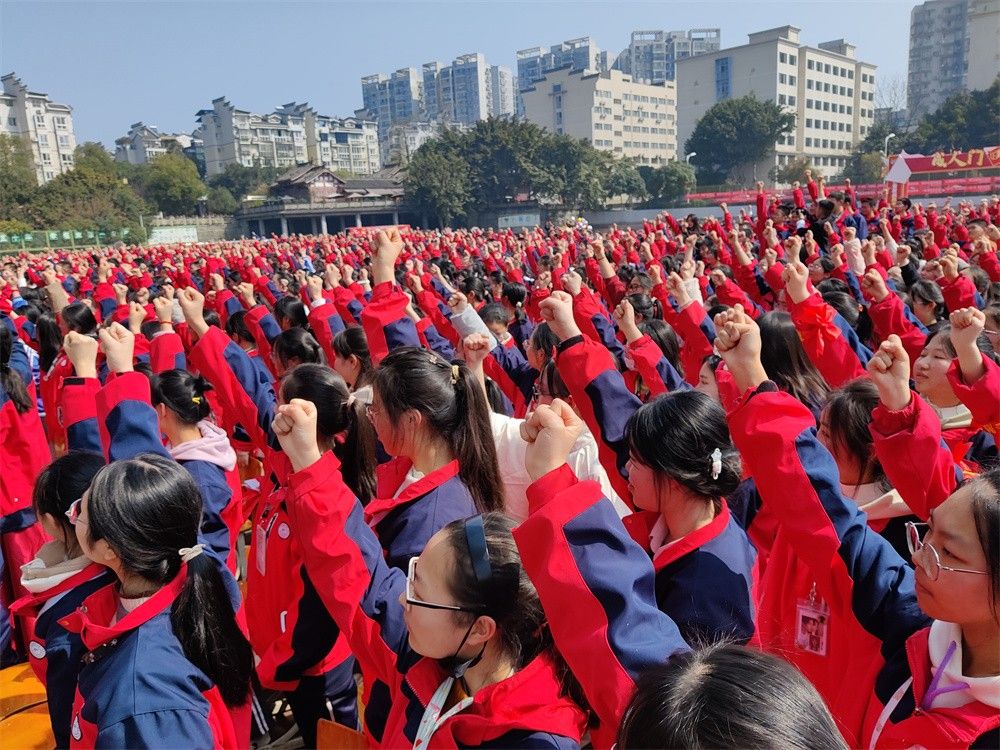 3月11日四川省隆昌市第一中学《踔厉奋发战高考  扬帆破浪逐梦想》柳瑞旗老师