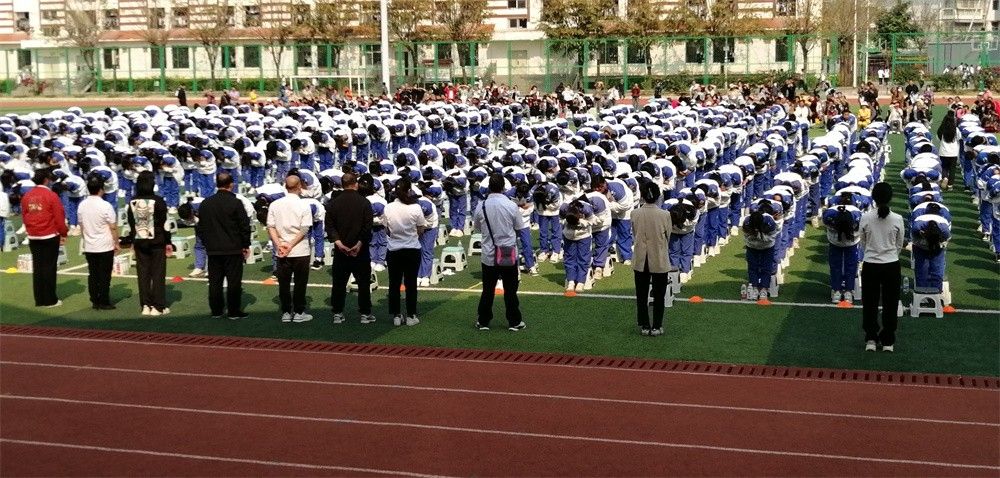 3月11日云南省西双版纳景洪市第四中学《点燃生命与学习的激情》刘红广老师