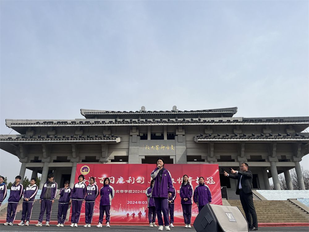 3月12日湖北省随县炎帝学校《奋战百日磨利剑  点燃激情夺桂冠》洪伸老师