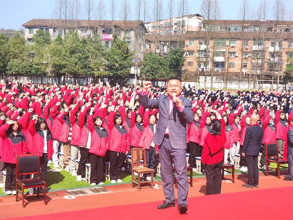 3月12日江西省宜黄县第二中学《挑战中高考     为梦想而战》刘珑老师