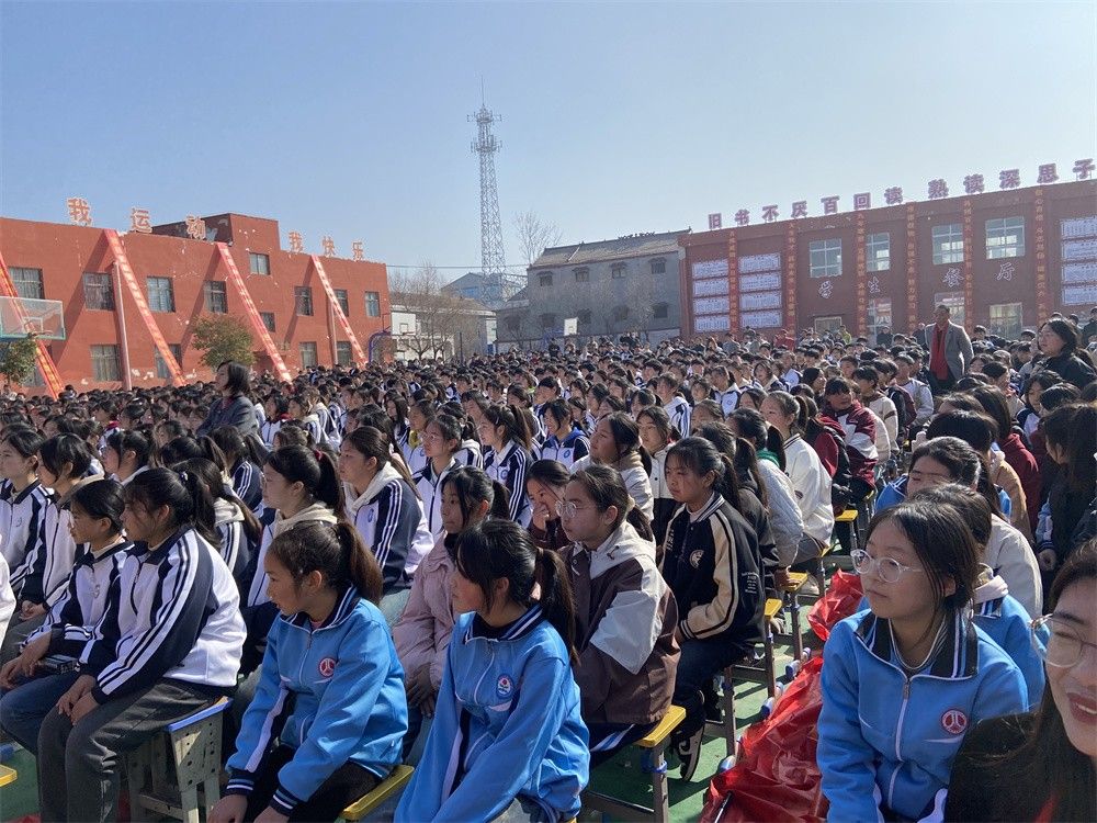 3月15日河南省商丘市睢县尤吉屯一中《努力追梦 不负韶华》弘彬老师