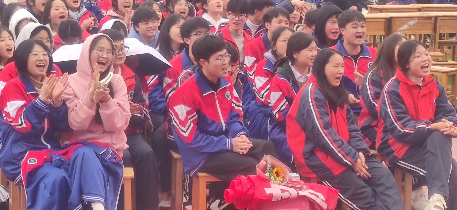 3月18日贵州铜仁沿河二高《责任在肩  青春无悔》弘彬老师