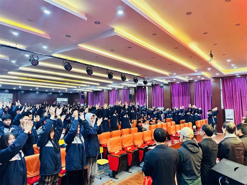 3月18日江西德兴市铜矿学校《挑战极限  为梦而战》杨景谕老师