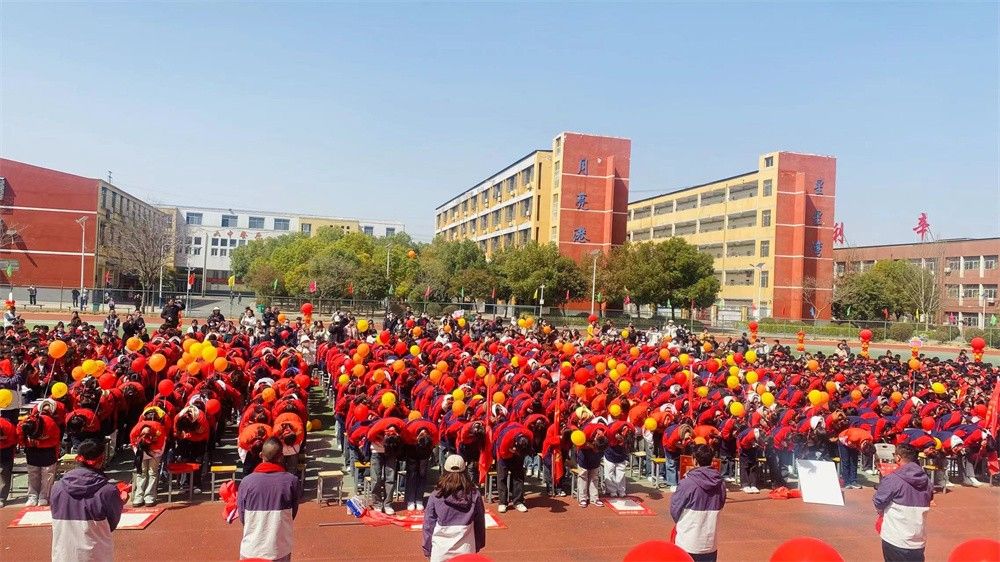 3月19安徽省亳州市利辛县志远中学《挑战中考极限 梦想成就未来》赵泽老师