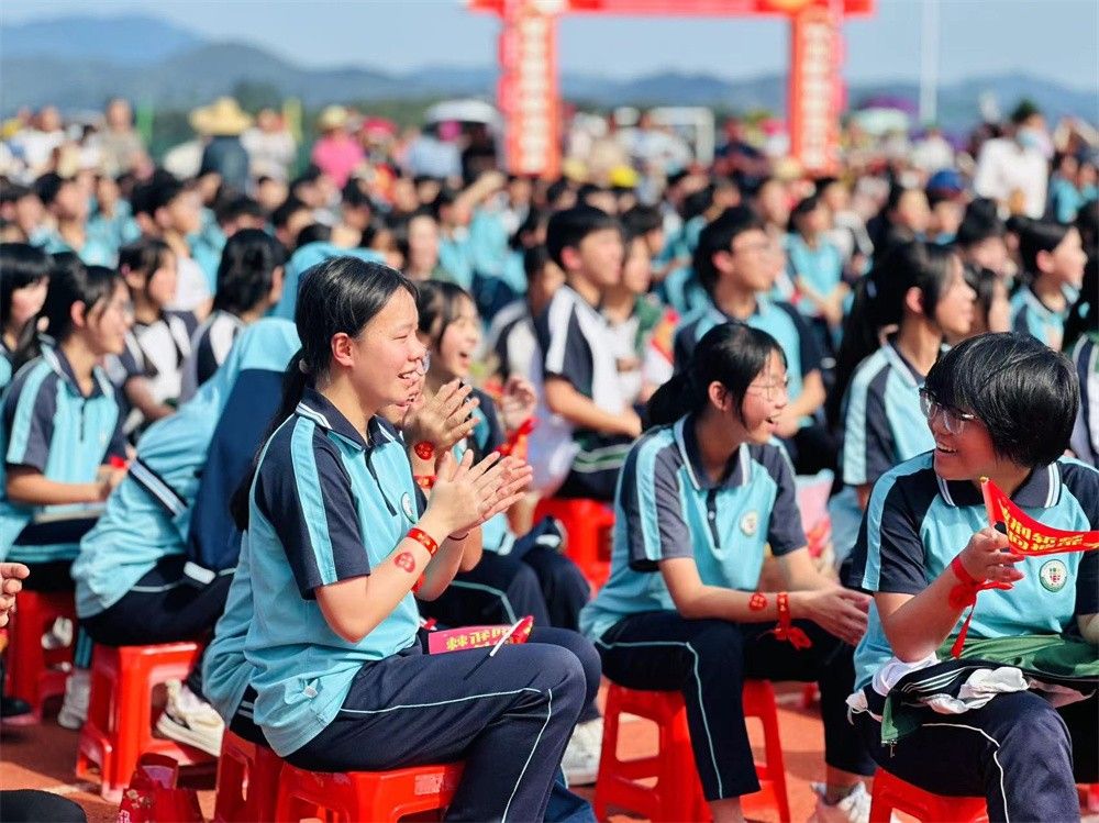 3月19广东广州增城区挂绿实验学校《决战中考  为梦而战》杨景谕老师