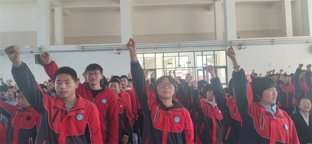 3月19日内蒙古乌审旗河南学校《百日亮剑凌云志  金榜夺魁中考时》弘彬老师