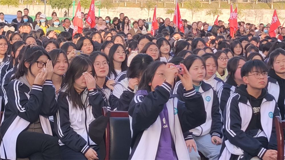 3月19日陕西省安康市平利县高级中学《决战高考     为梦而战》赵弘凯老师