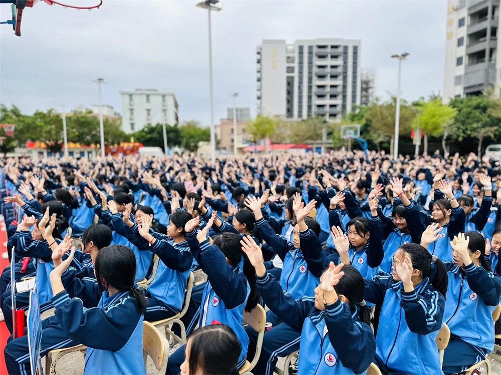 3月20日广东湛江市坡头区龙头中学《激发生命能量  绽放精彩人生》杨景谕老师