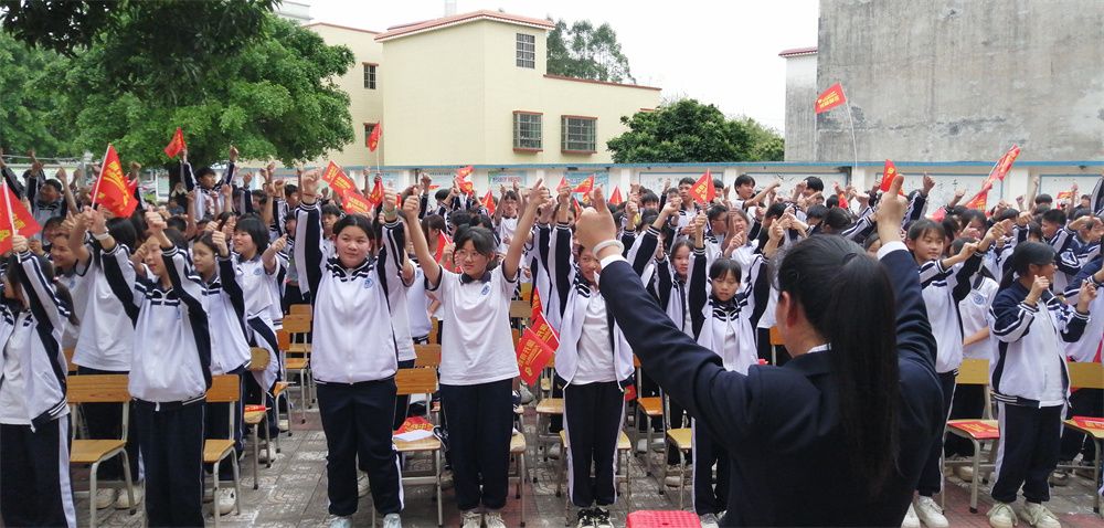 3月21日广东省清远市清城区源潭镇第二初级中学《点燃生命与学习的激情》丁书承老师