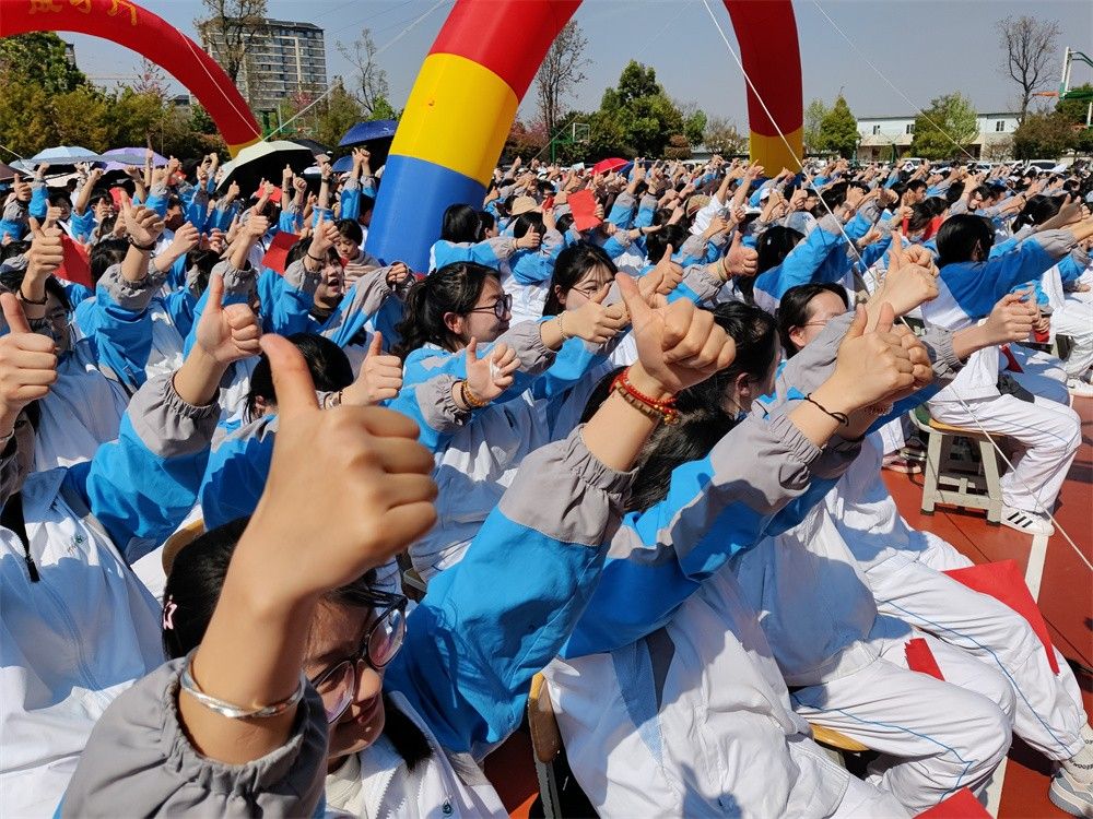 3月21日昆明市昆明第三中学空港实验学校《无悔青春十八 奋斗自成芳华》柳瑞旗老师