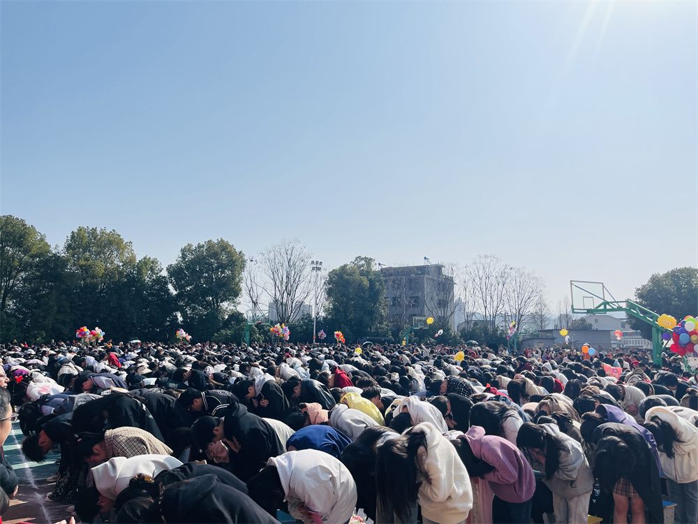 3月22日湖北省罗田县实验高级中学《乘风破浪  为梦而战》 吴畏老师