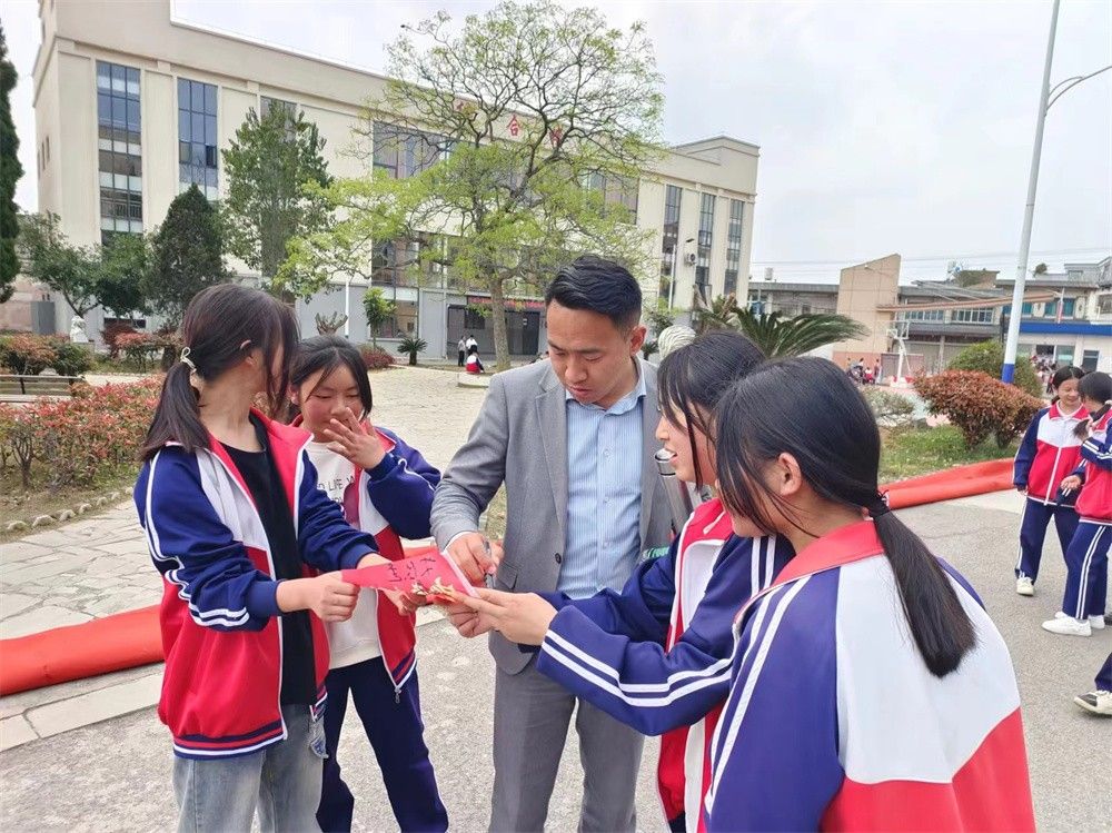 3月26日贵州省黔西南州贞丰县北盘江镇牛场中学《感恩照亮未来 家校共铸辉煌》王弘韬老师