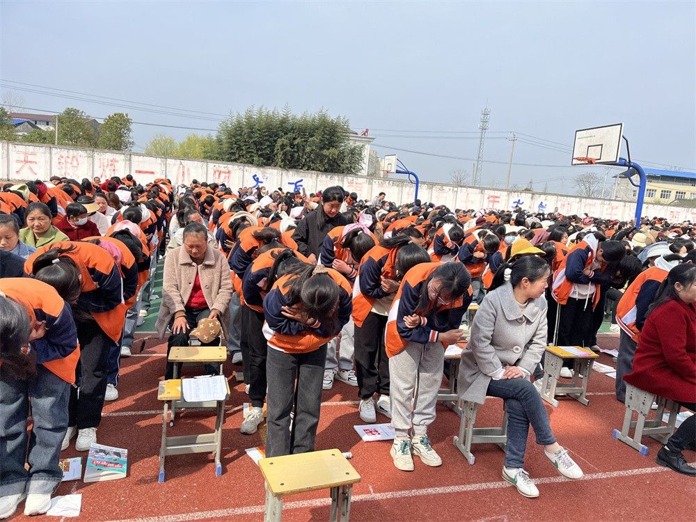 3月26日湖北随州广水市马坪中学《梦想成就未来  家校共铸辉煌》武立斌老师