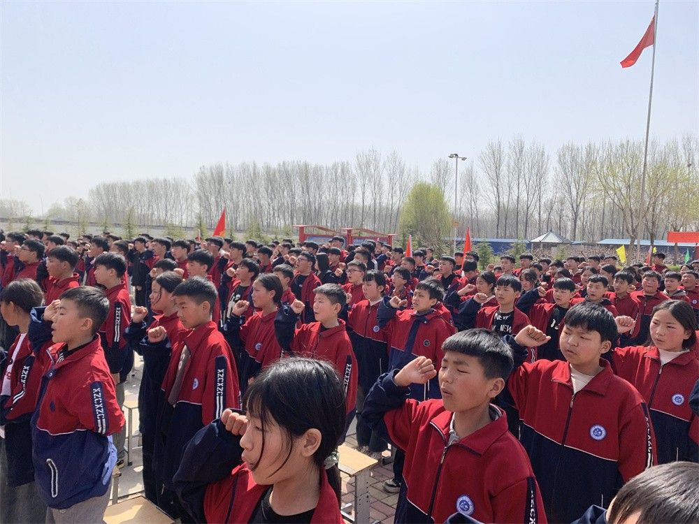 3月28日河南省新乡市原阳县同心学校《挑战极限  为梦而战》弘彬老师