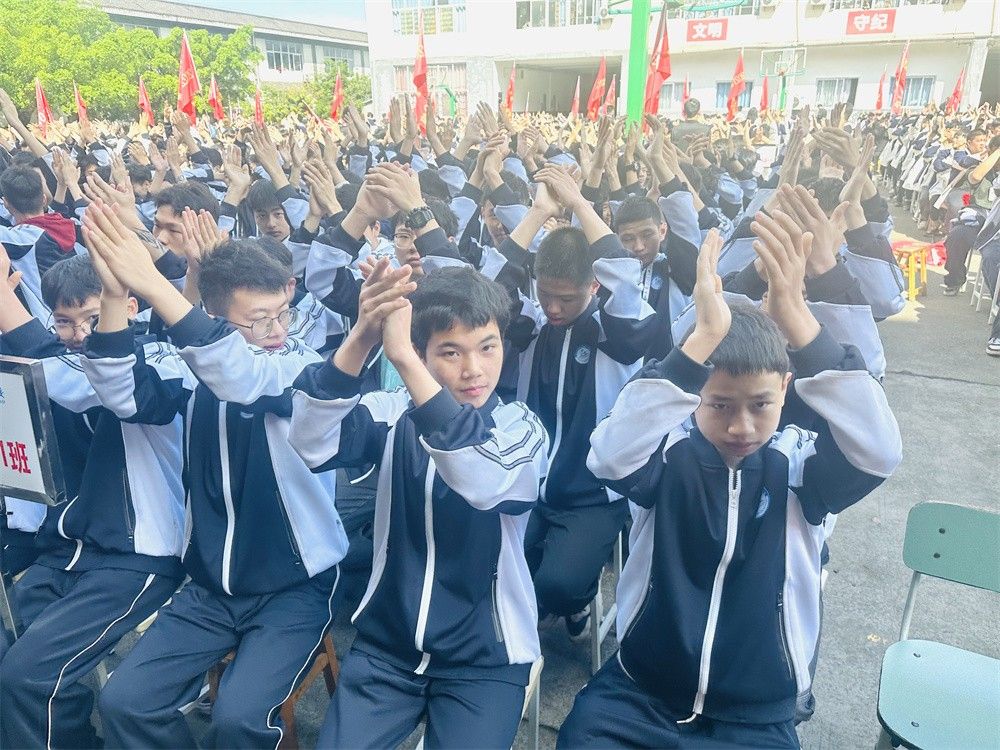 4月8日四川省泸州市合江县少岷职校《激发求职欲望  唤醒奋进灵魂》弘远老师