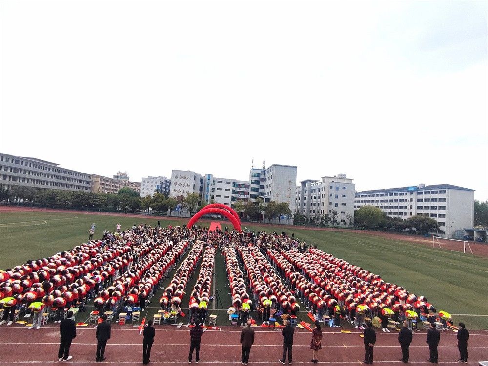 4月10日湖北省襄阳市宜城二中《十八而志 筑梦未来》赵泽老师