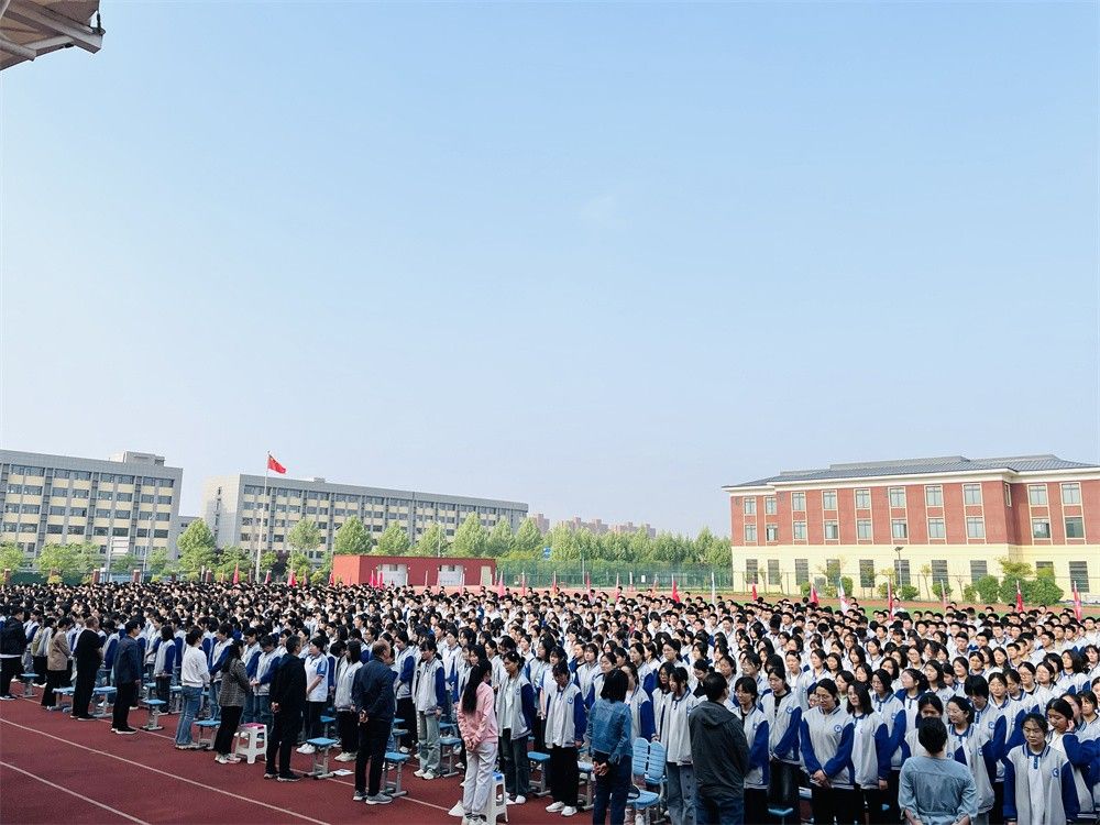 4月21日河南省中牟县第三高级中学《让生命在高处绽放》王娟老师