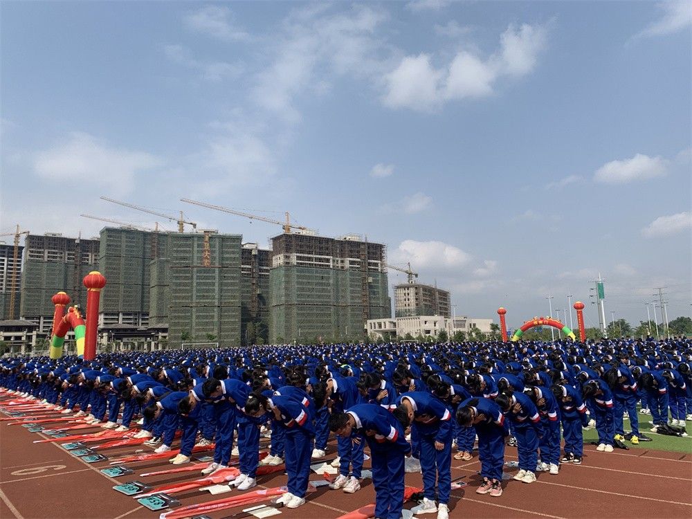 4月23日云南省曲靖市罗平县平高学校《挑战极限    为梦而战》马亚林老师
