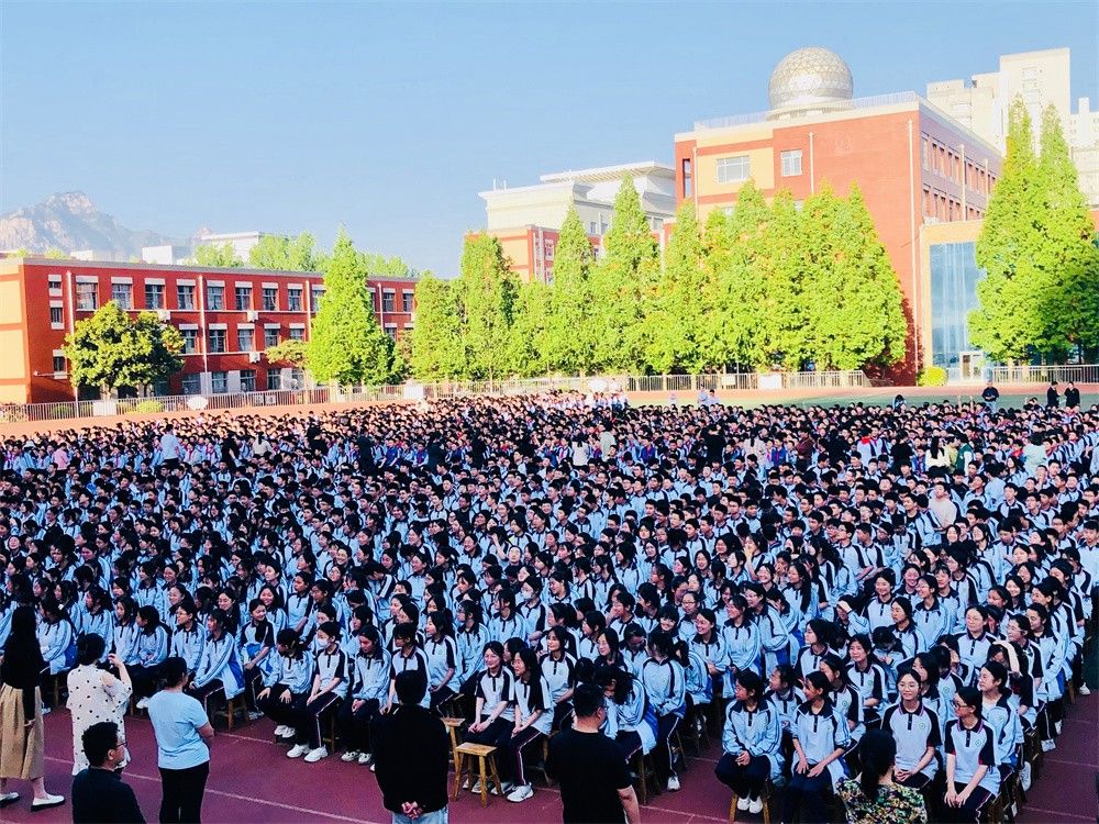 4月25日山东省岱岳实验中学《挑战中考极限    梦想成就未来》房善朝老师