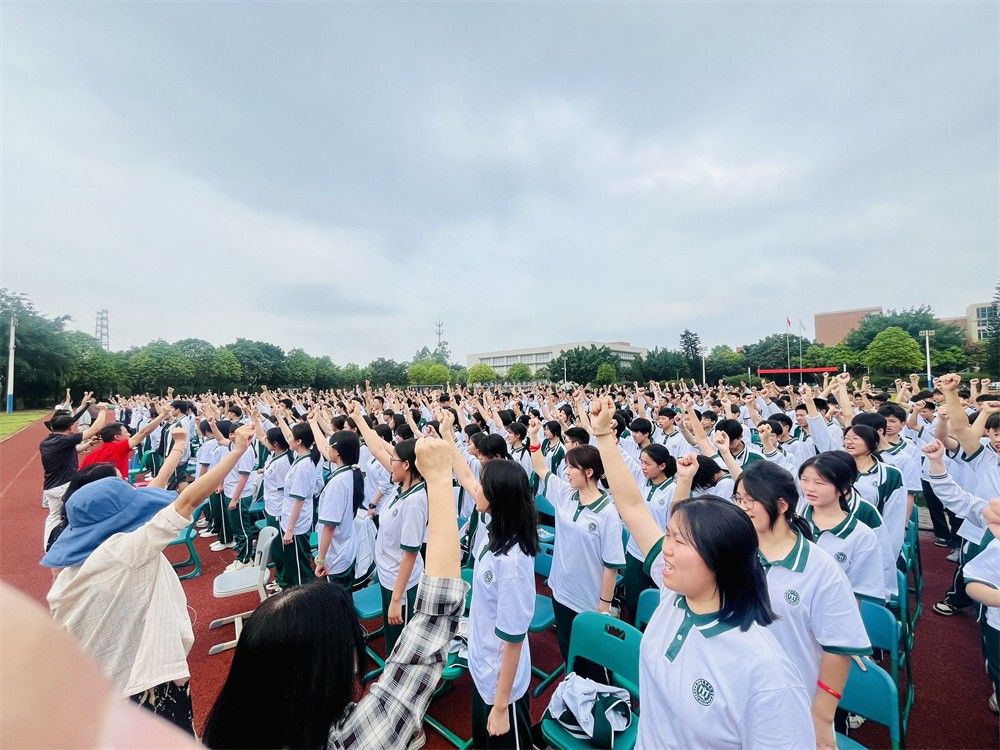 5月10日广州省佛山市萌茵实验学校《点燃生命与学习激情》赵泽老师